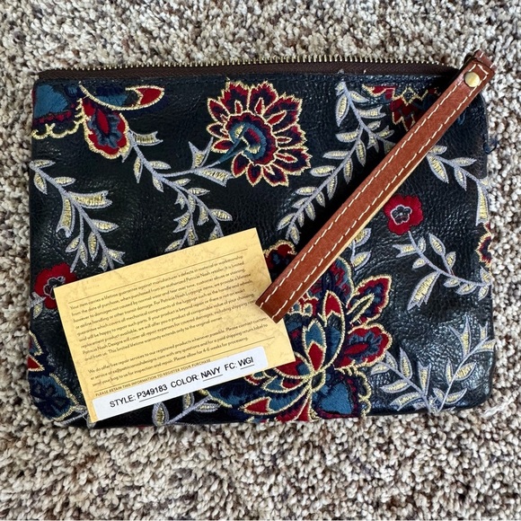 Patricia Nash P349183 Wristlet Navy with Floral Embroidery - Picture 4 of 6